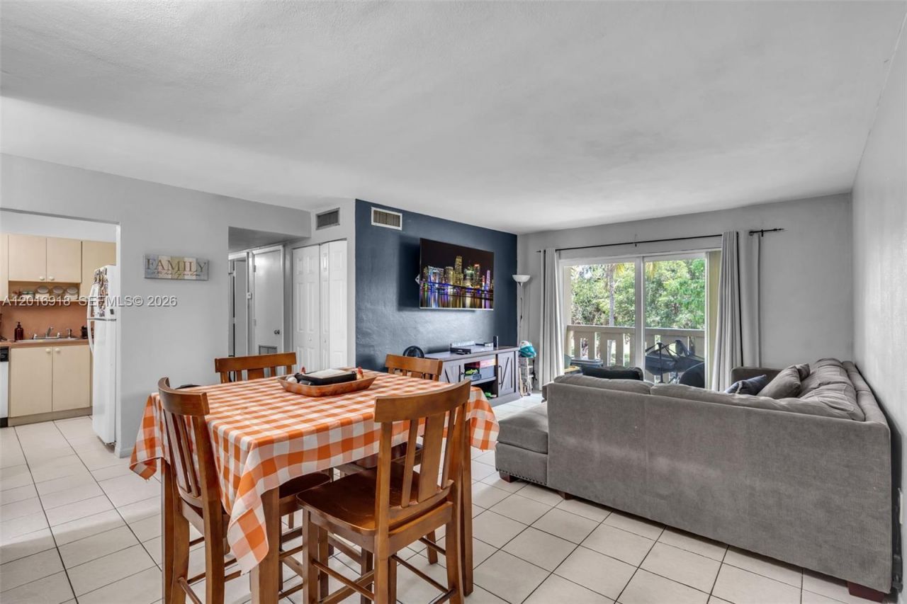7400 Miami Lakes Dr, Unit D205, Miami Lakes, FL 33014 Photo