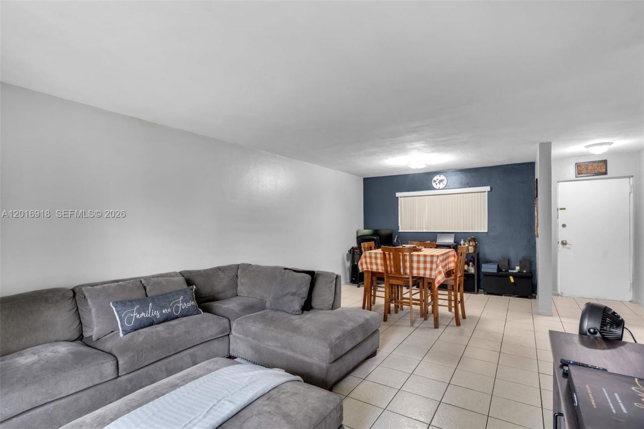 7400 Miami Lakes Dr, Unit D205, Miami Lakes, FL 33014 Photo
