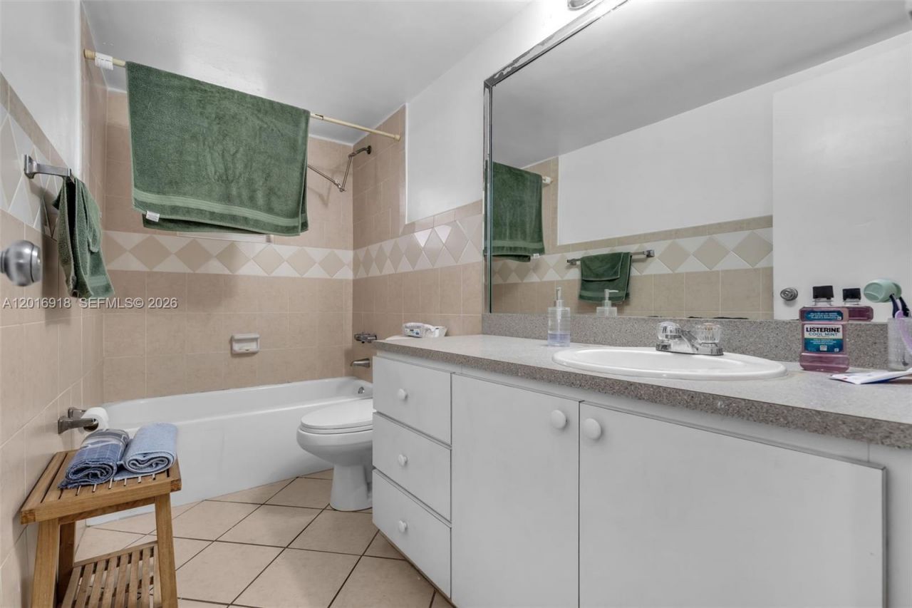 7400 Miami Lakes Dr, Unit D205, Miami Lakes, FL 33014 Photo
