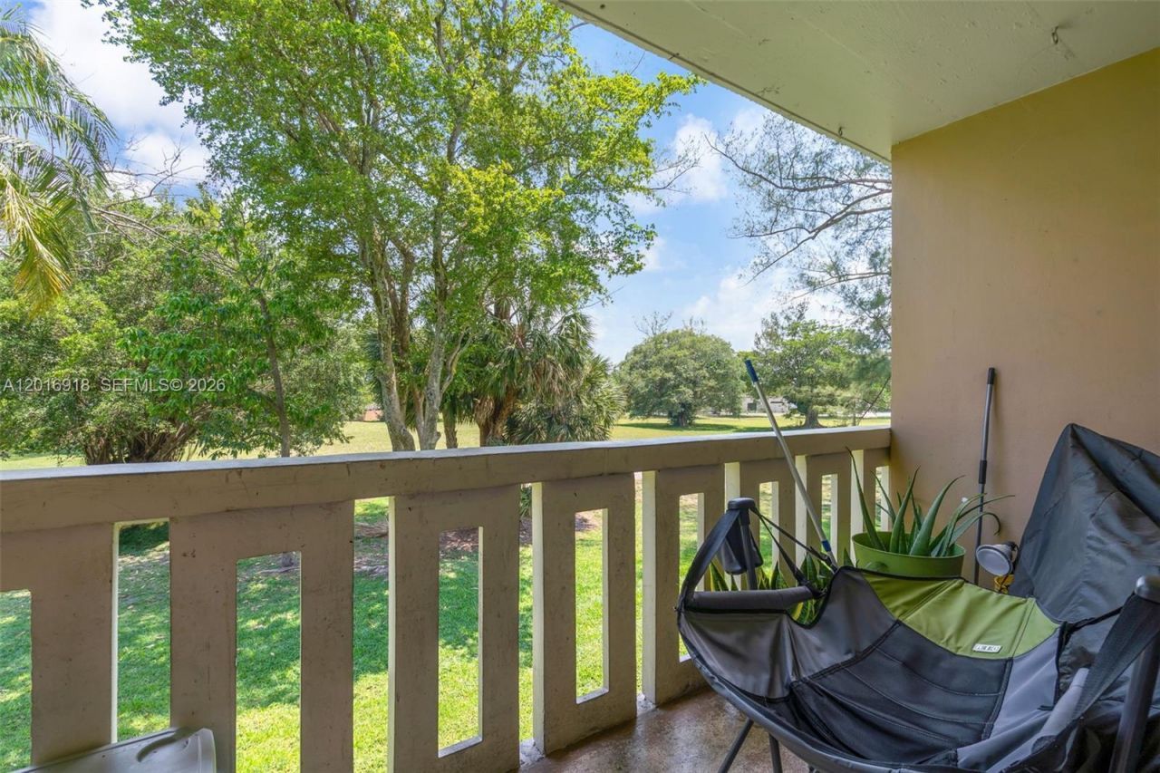 7400 Miami Lakes Dr, Unit D205, Miami Lakes, FL 33014 Photo