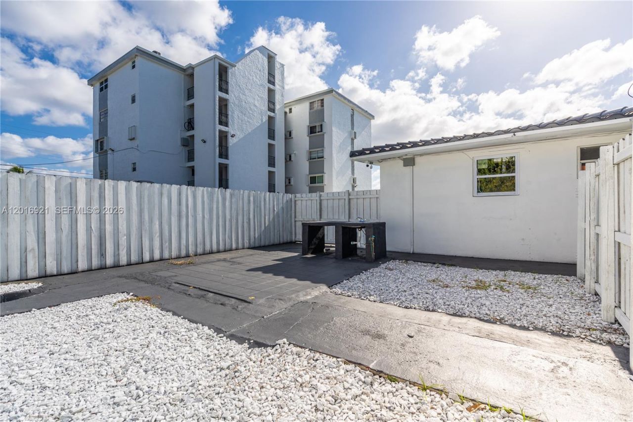 620 Beacom Blvd, Unit 4, Miami, FL 33135 Photo