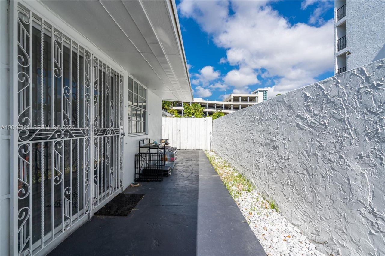 620 Beacom Blvd, Unit 4, Miami, FL 33135 Photo