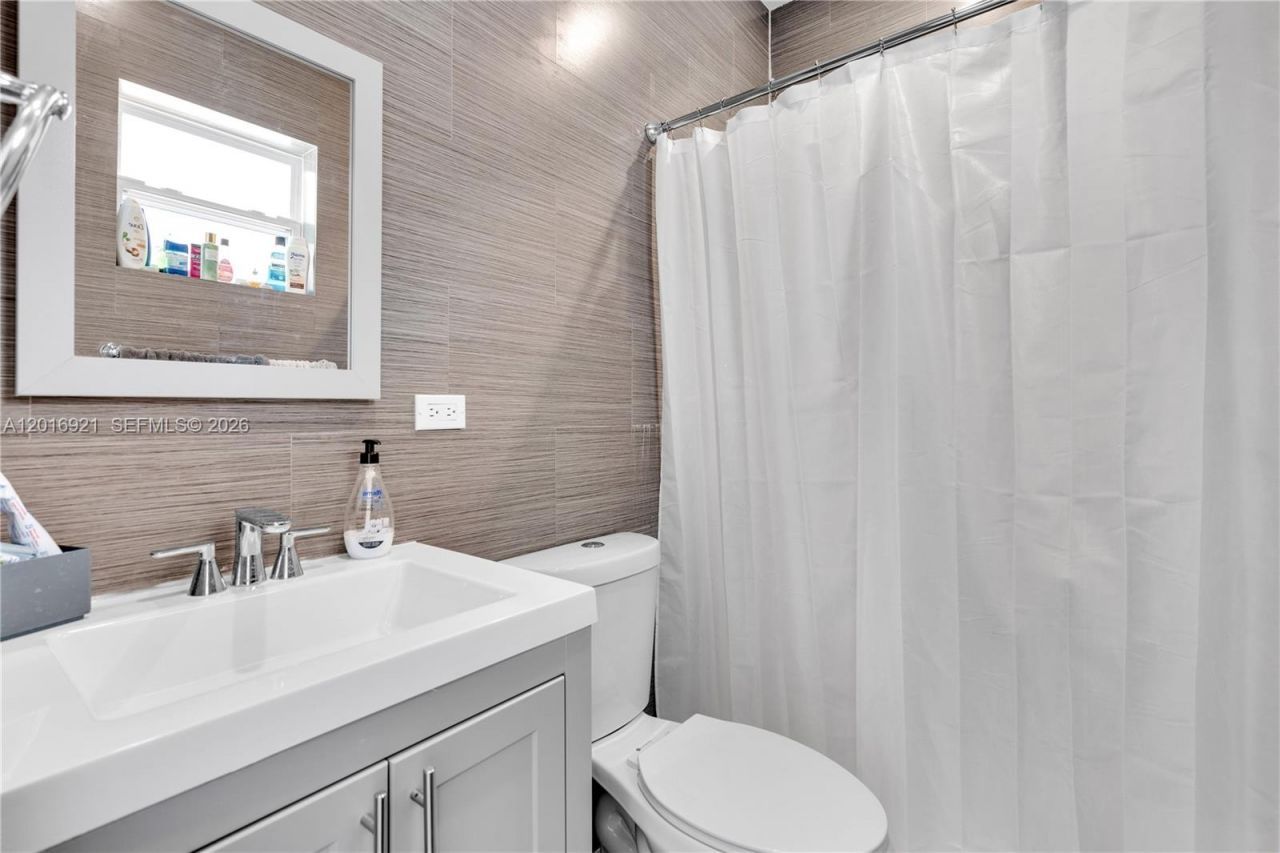 620 Beacom Blvd, Unit 4, Miami, FL 33135 Photo
