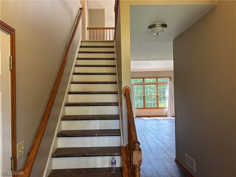 1136 Pine Bluff Drive NE, New Philadelphia, OH 44663 Photo 4