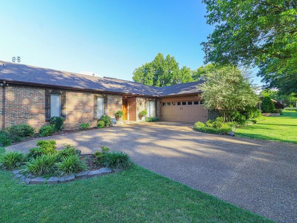 2912 Greenbriar Drive, Jonesboro, AR 72401