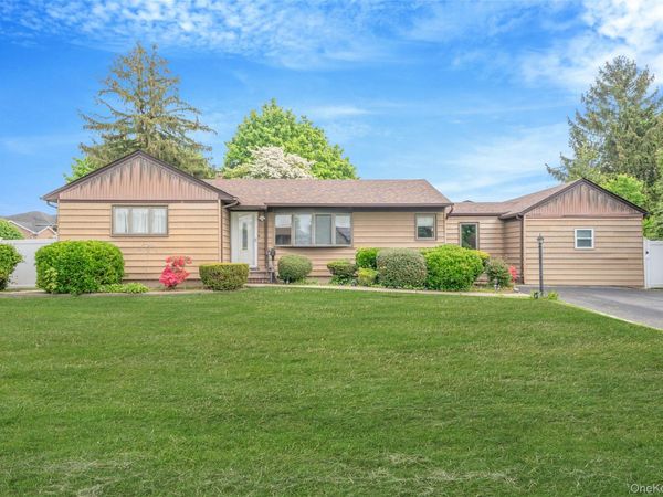 627 Carlls Path , Deer Park, NY 11729