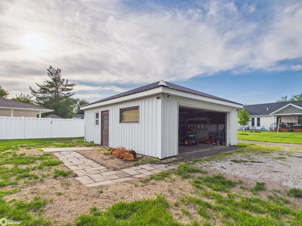 227 E Main Street, Agency, IA 52530