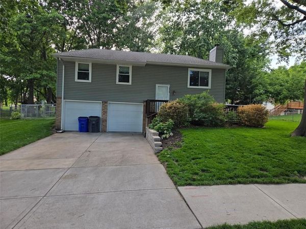 12908 S Brougham Drive, Olathe, KS 66062