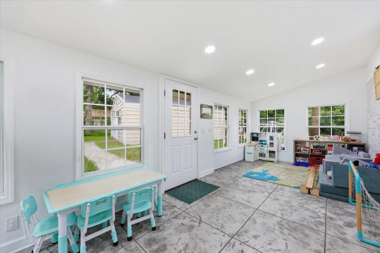 400 Forest Circle Photo 14