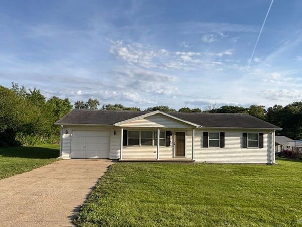 16 Kelly Drive, Washington, IN 47501