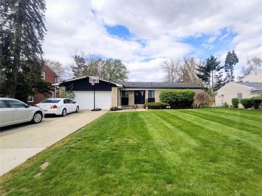 17060 Jeanette Street, Southfield, MI 48075