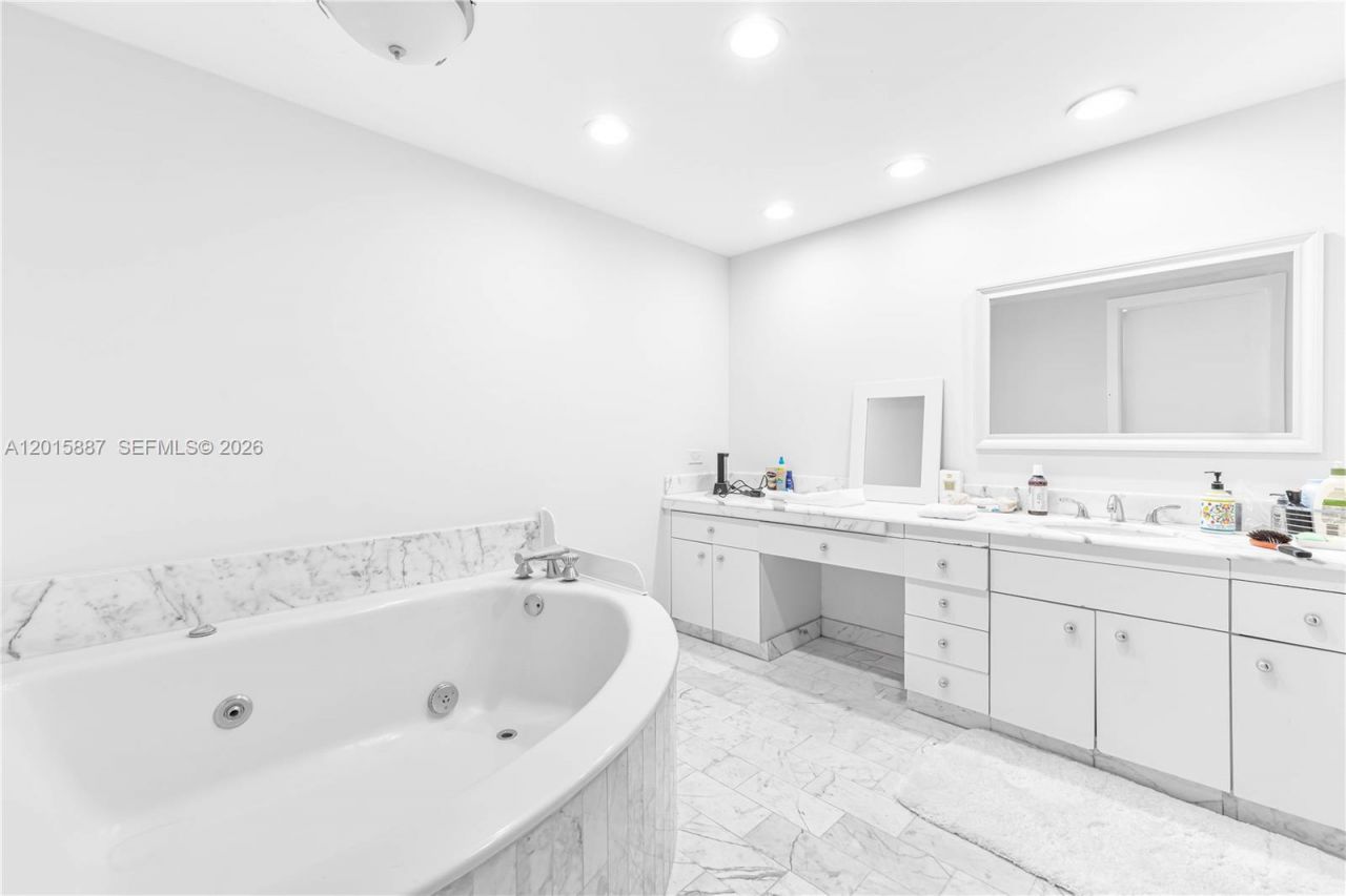 19667 Turnberry Way , Unit 3F, Aventura, FL 33180 Photo