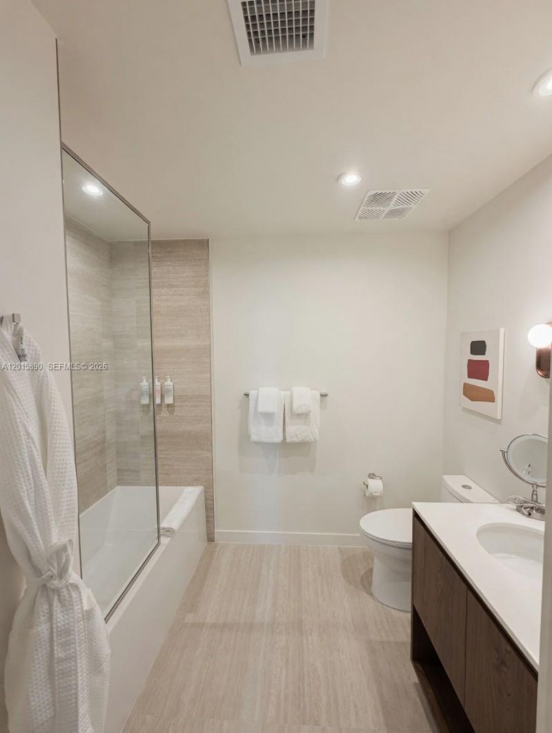 1611 SW 2nd Ave , Unit 707, Miami, FL 33129 Photo