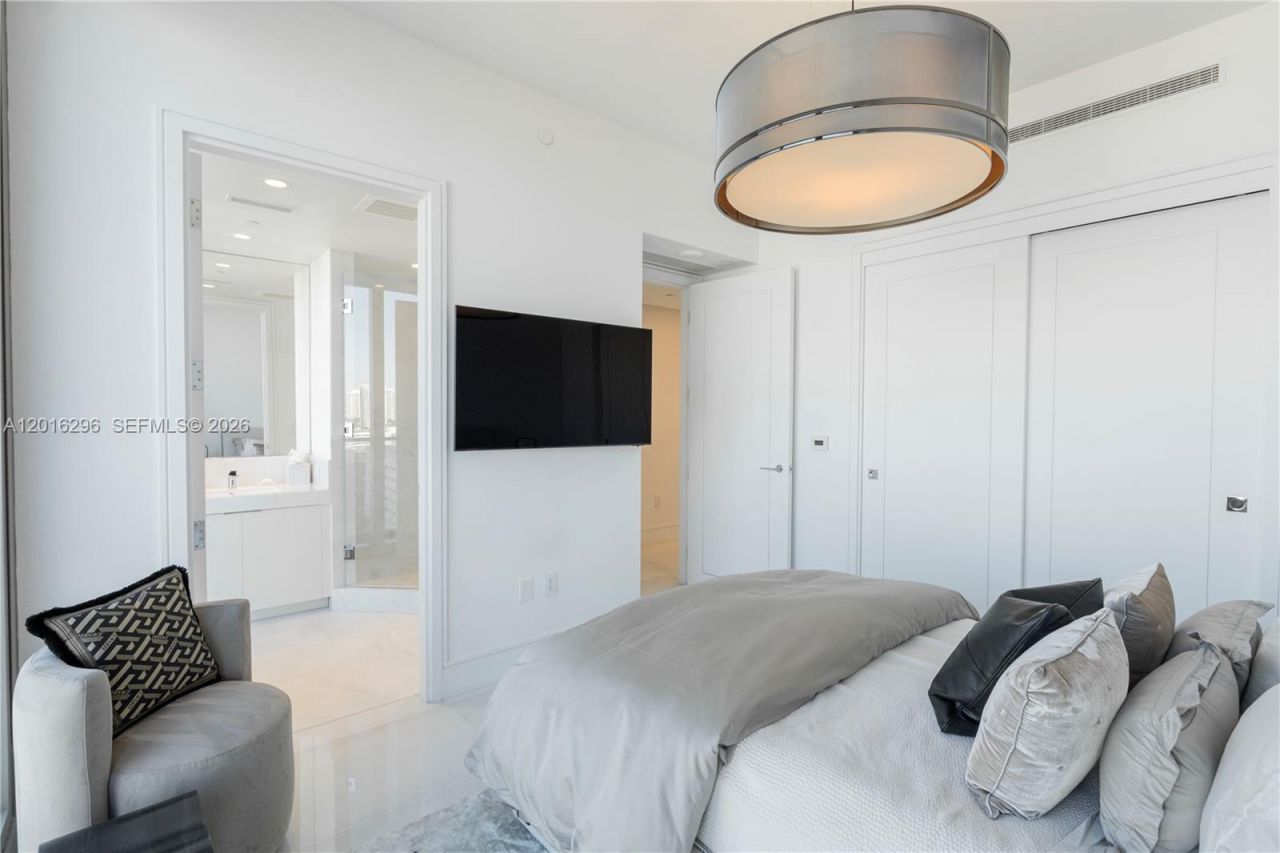 17975 Collins Ave , Unit N-1402, Sunny Isles Beach, FL 33160 Photo