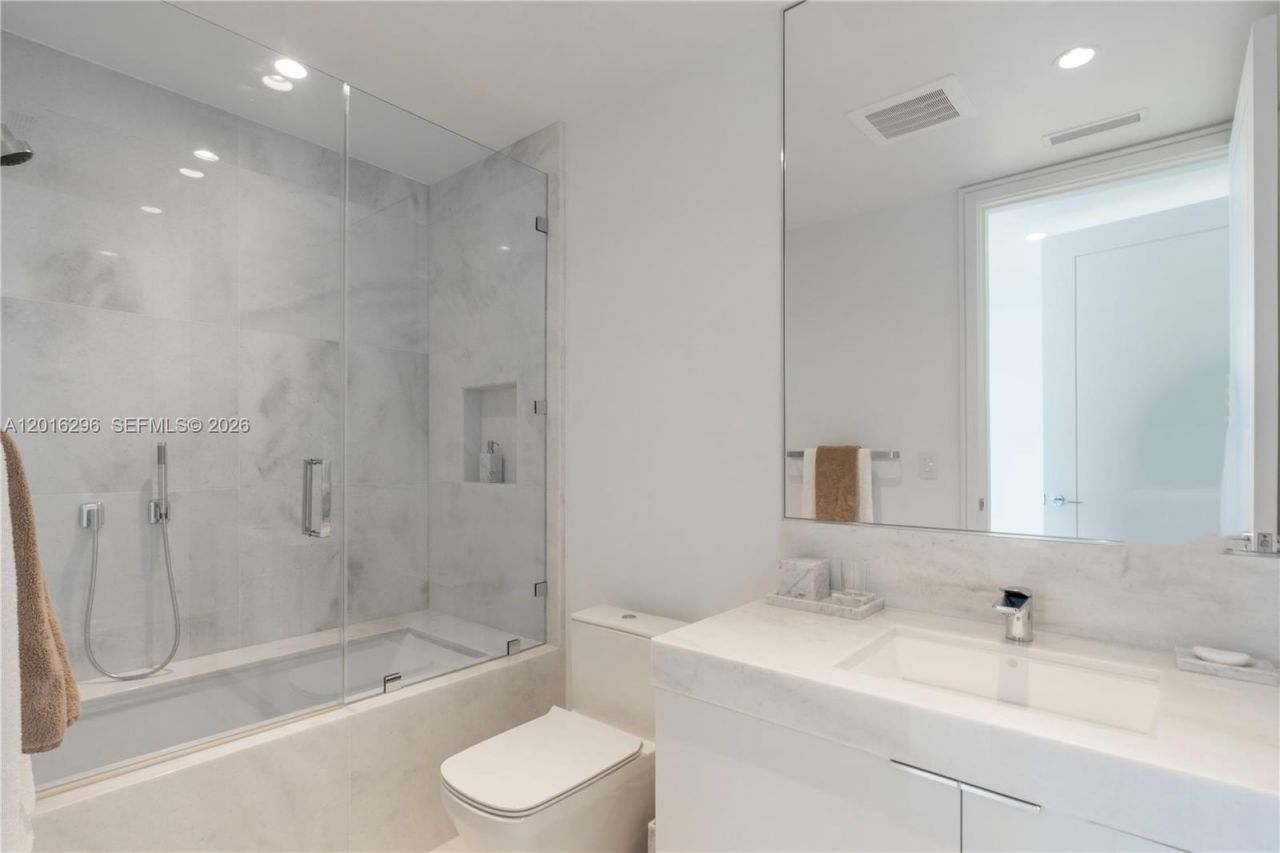 17975 Collins Ave , Unit N-1402, Sunny Isles Beach, FL 33160 Photo