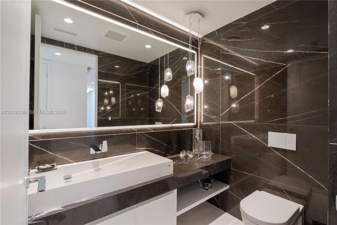 17975 Collins Ave , Unit N-1402, Sunny Isles Beach, FL 33160 Photo