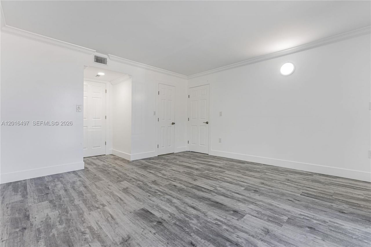 8340 Harding Ave , Unit 201, Miami Beach, FL 33141 Photo