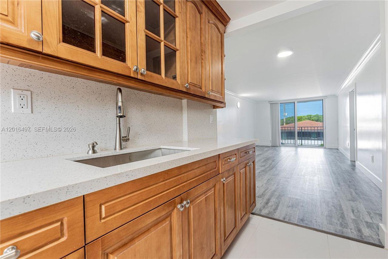 8340 Harding Ave , Unit 201, Miami Beach, FL 33141 Photo