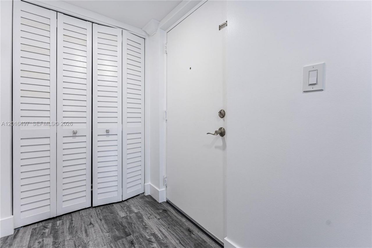 8340 Harding Ave , Unit 201, Miami Beach, FL 33141 Photo