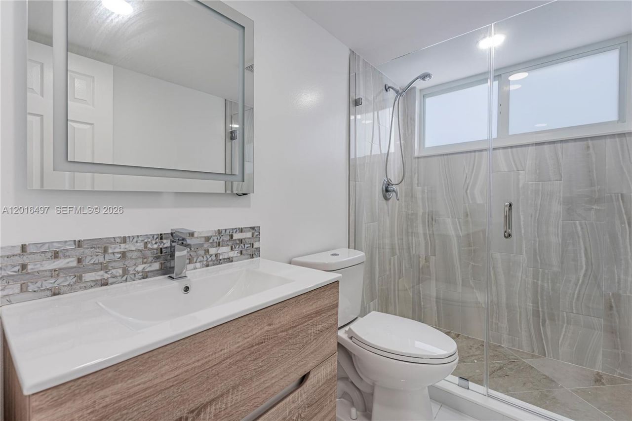 8340 Harding Ave , Unit 201, Miami Beach, FL 33141 Photo