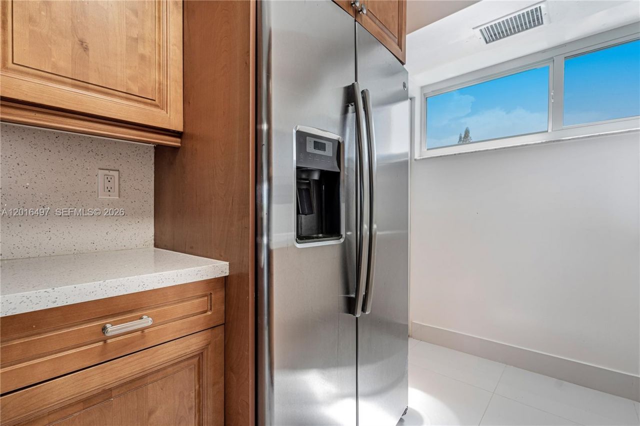 8340 Harding Ave , Unit 201, Miami Beach, FL 33141 Photo