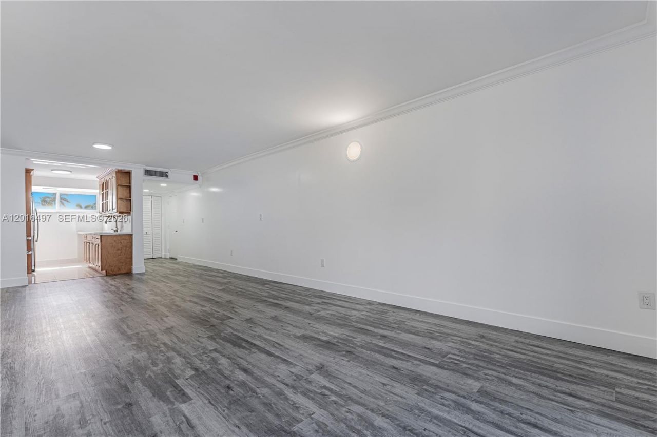 8340 Harding Ave , Unit 201, Miami Beach, FL 33141 Photo