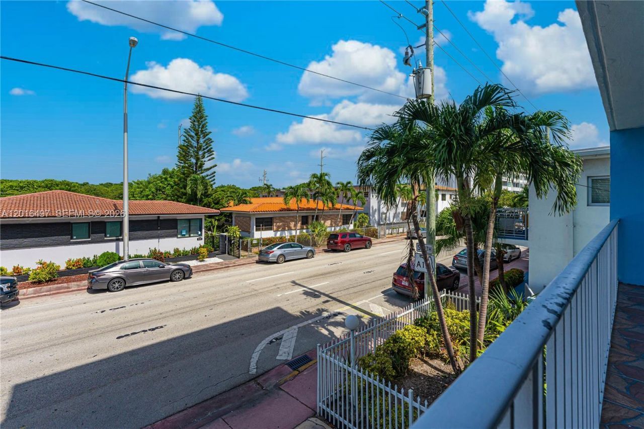 8340 Harding Ave , Unit 201, Miami Beach, FL 33141 Photo