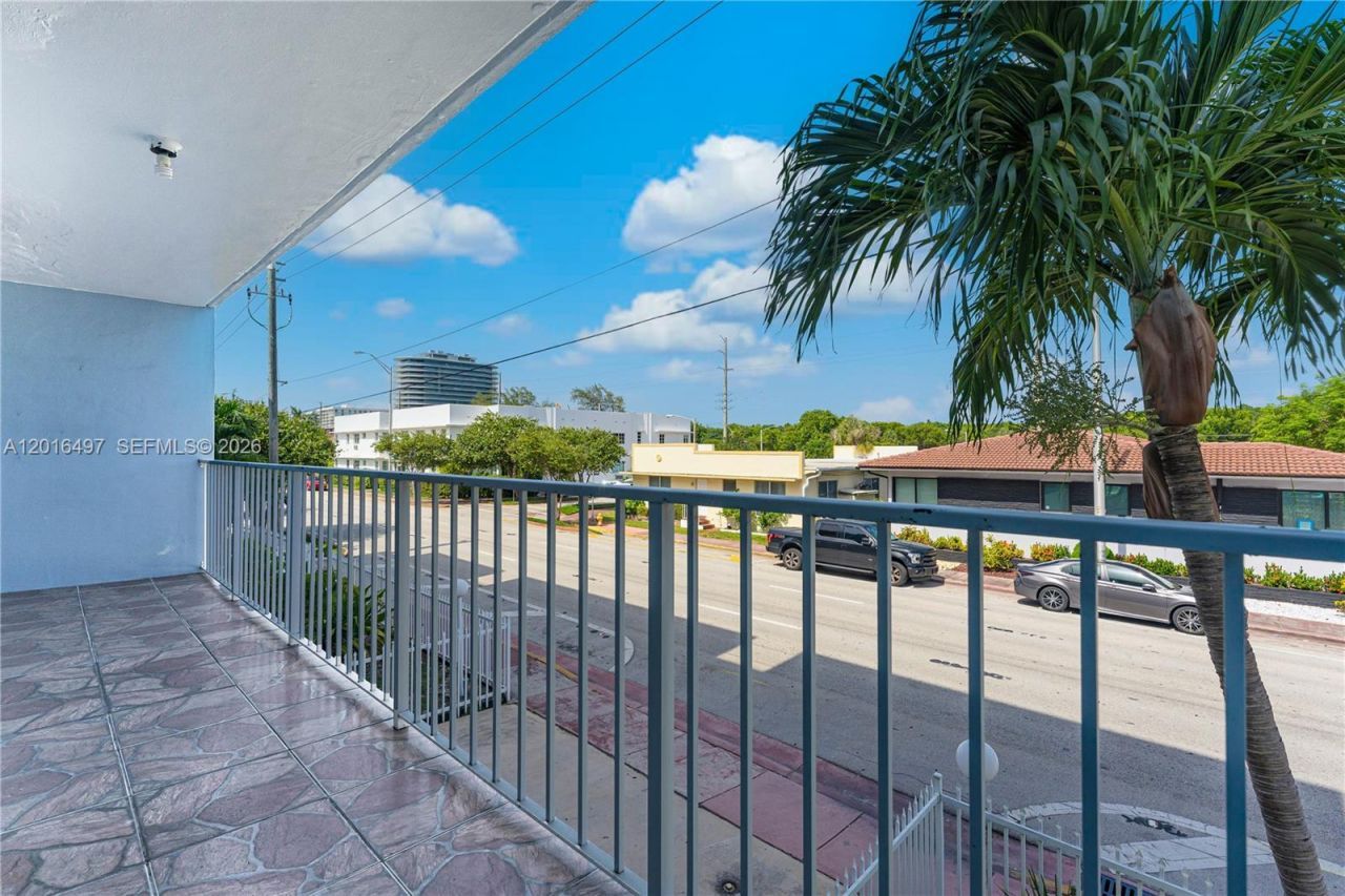 8340 Harding Ave , Unit 201, Miami Beach, FL 33141 Photo