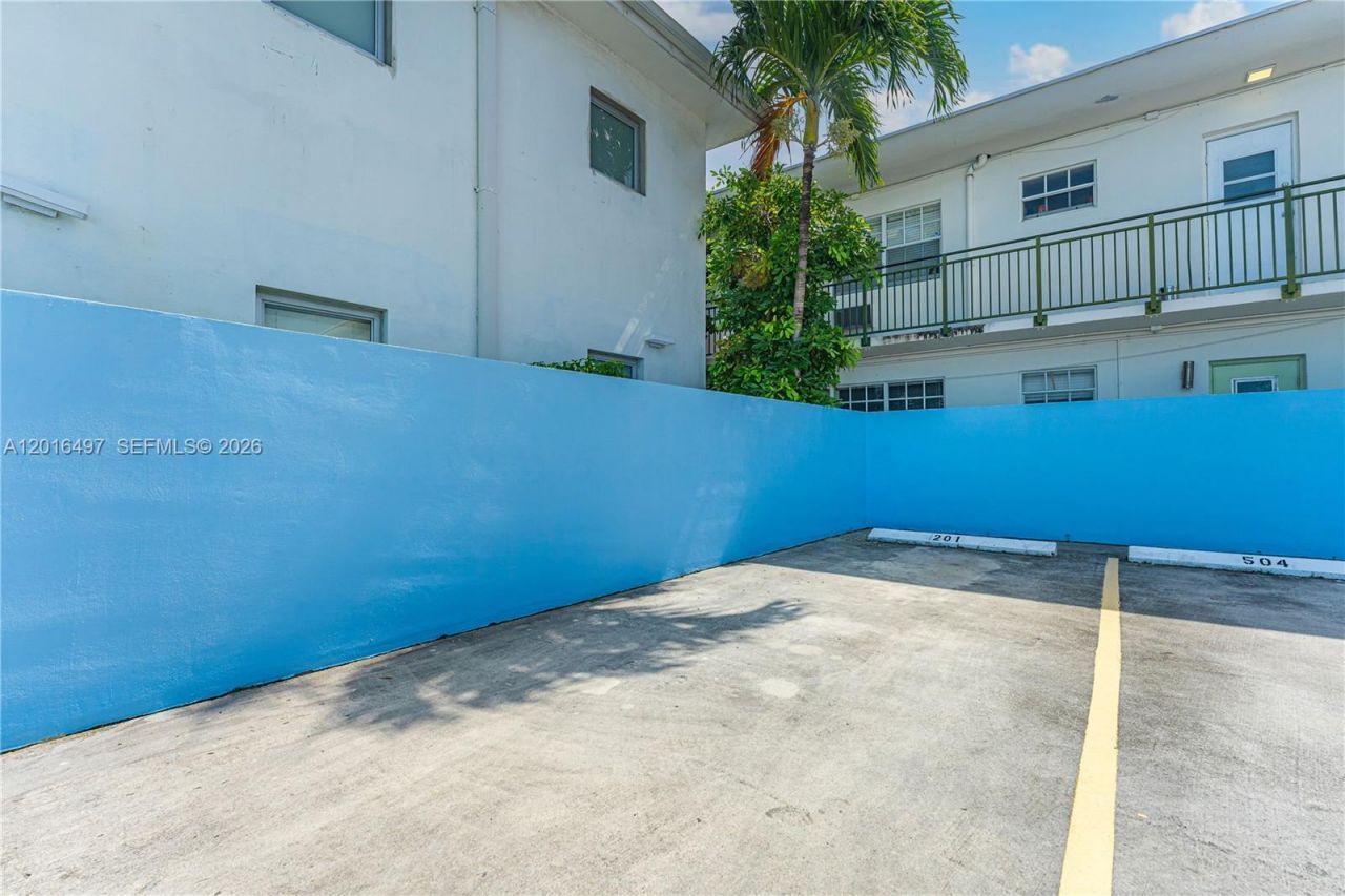 8340 Harding Ave , Unit 201, Miami Beach, FL 33141 Photo