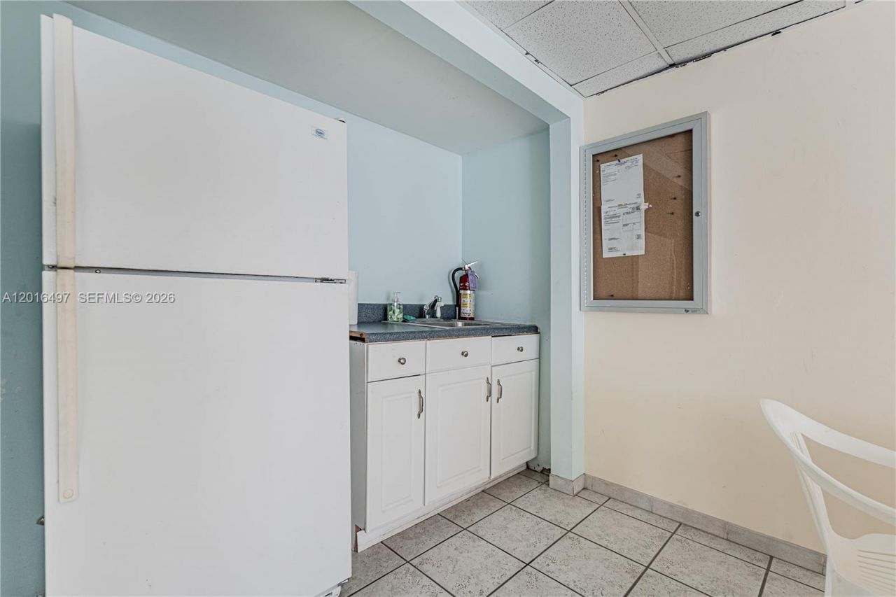 8340 Harding Ave , Unit 201, Miami Beach, FL 33141 Photo