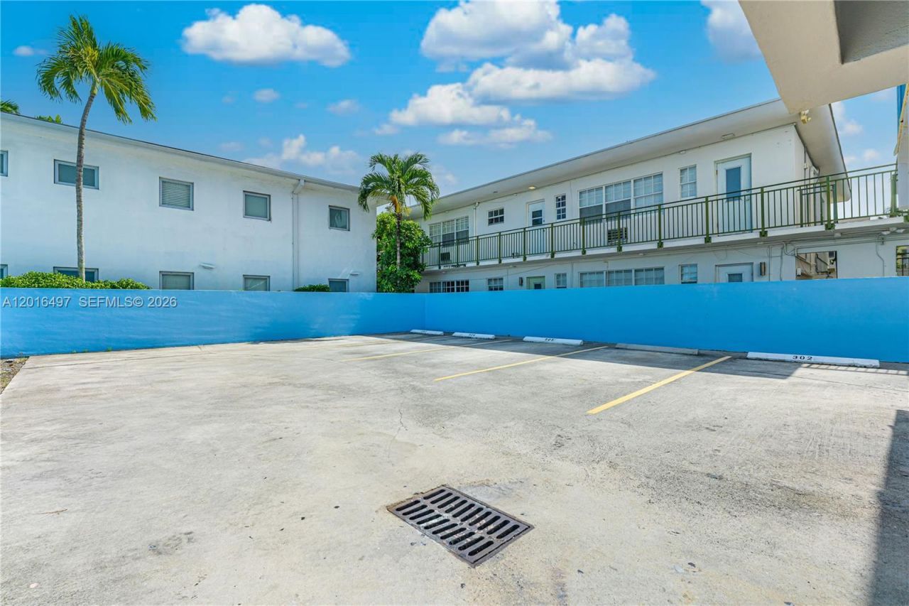 8340 Harding Ave , Unit 201, Miami Beach, FL 33141 Photo