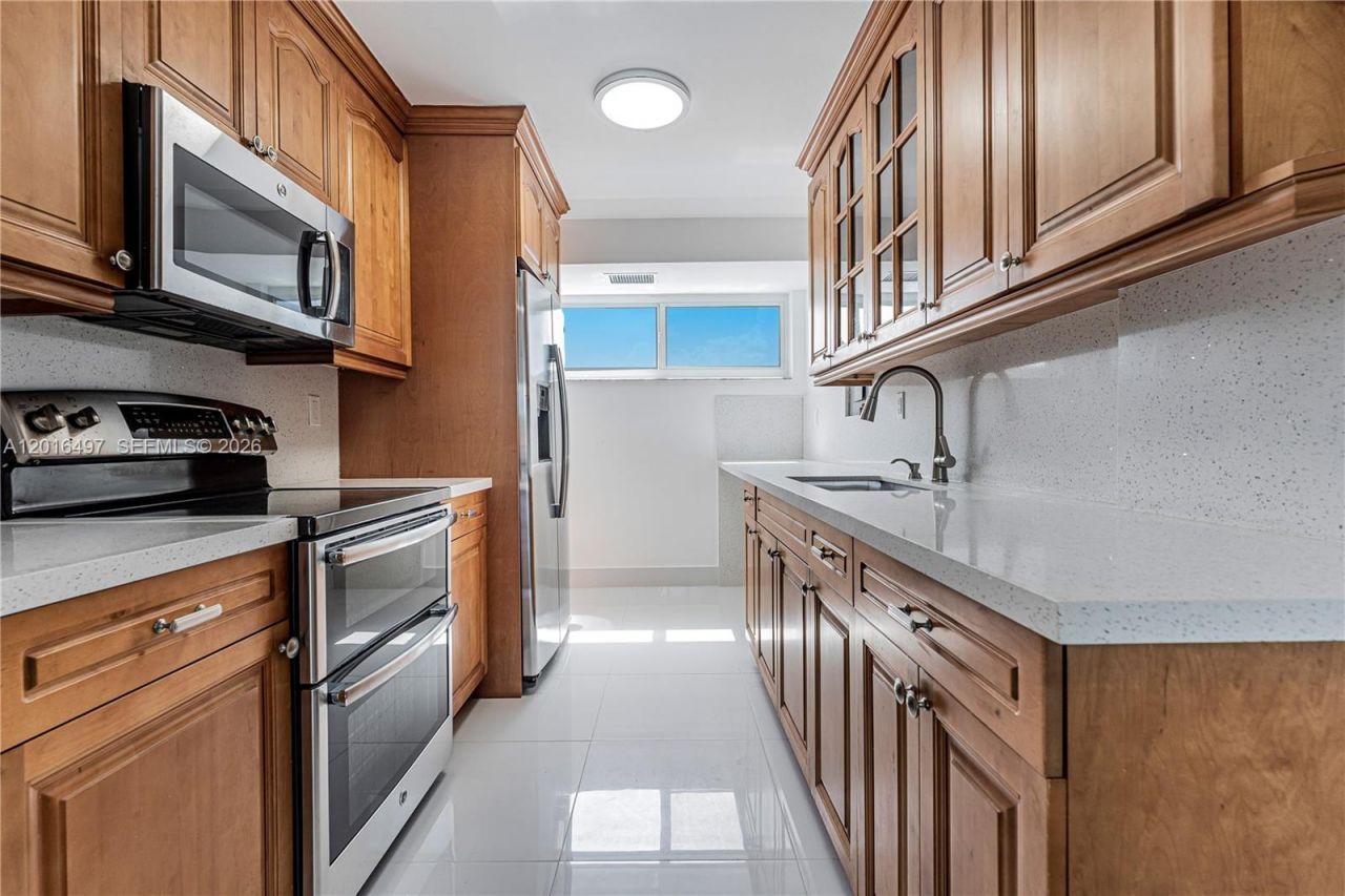 8340 Harding Ave , Unit 201, Miami Beach, FL 33141 Photo
