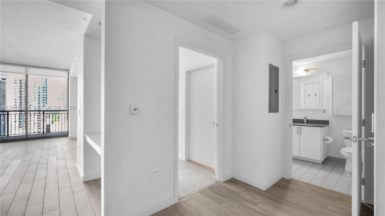 999 SW 1st Ave , Unit 2009, Miami, FL 33130 Photo