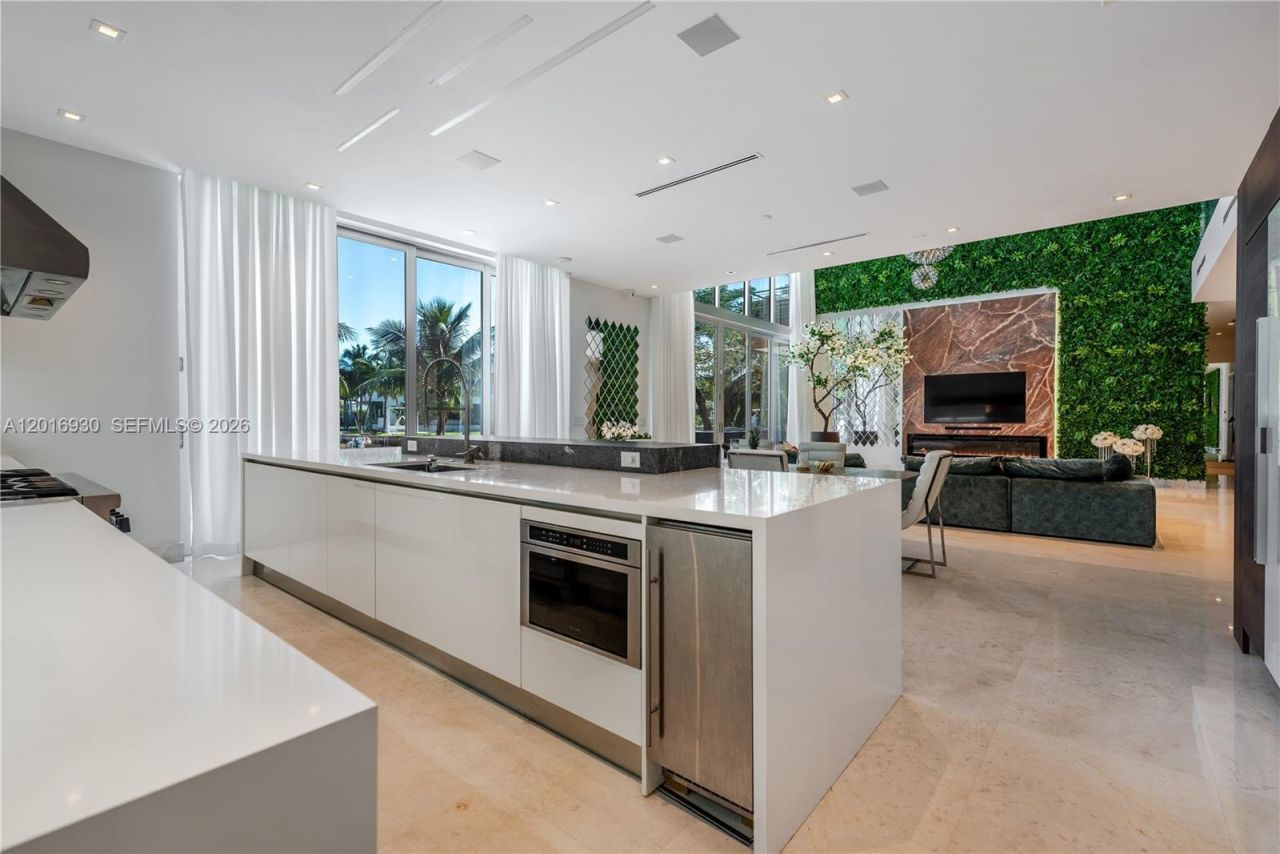 400 Tamarind Dr , Hallandale Beach, FL 33009 Photo