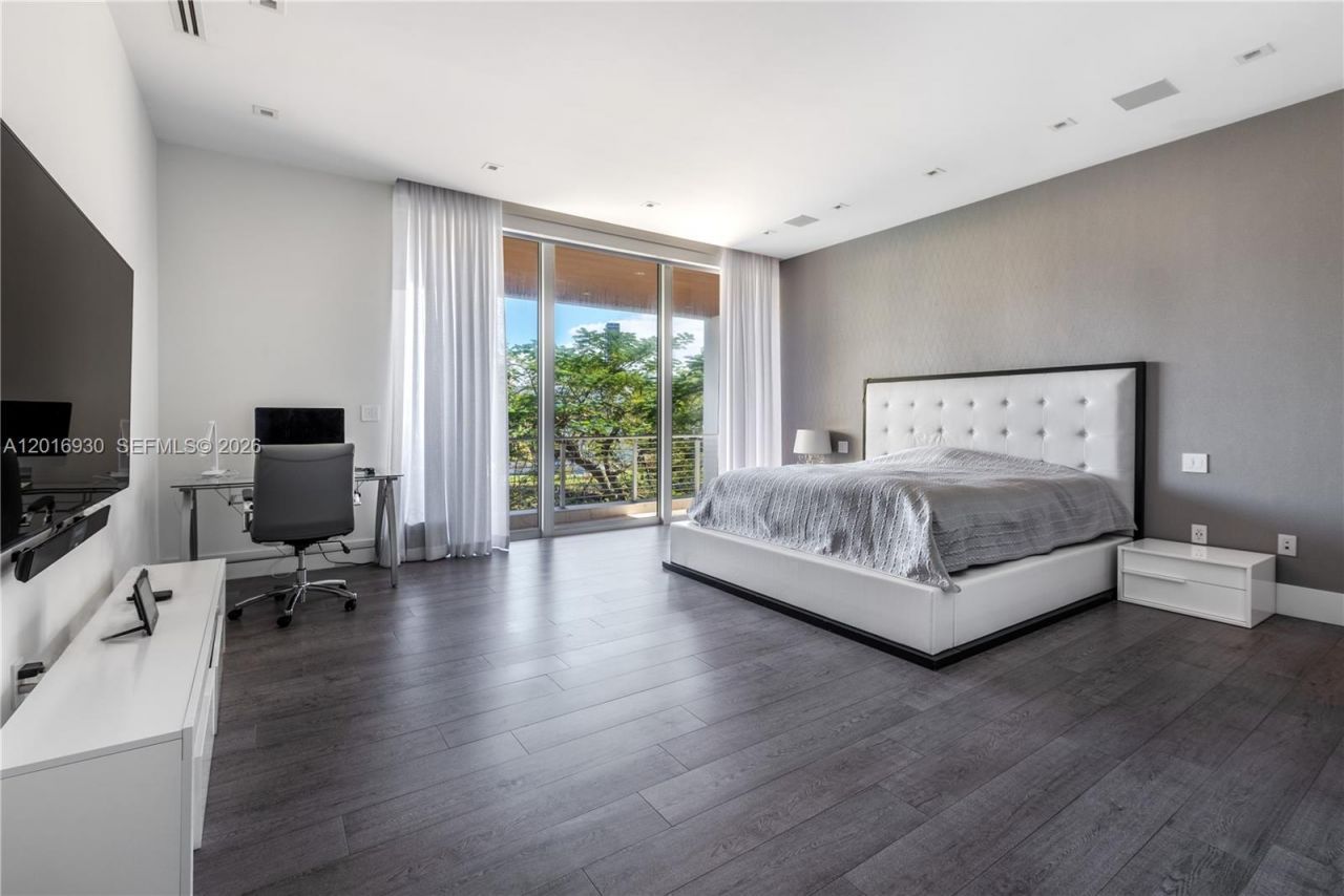 400 Tamarind Dr , Hallandale Beach, FL 33009 Photo