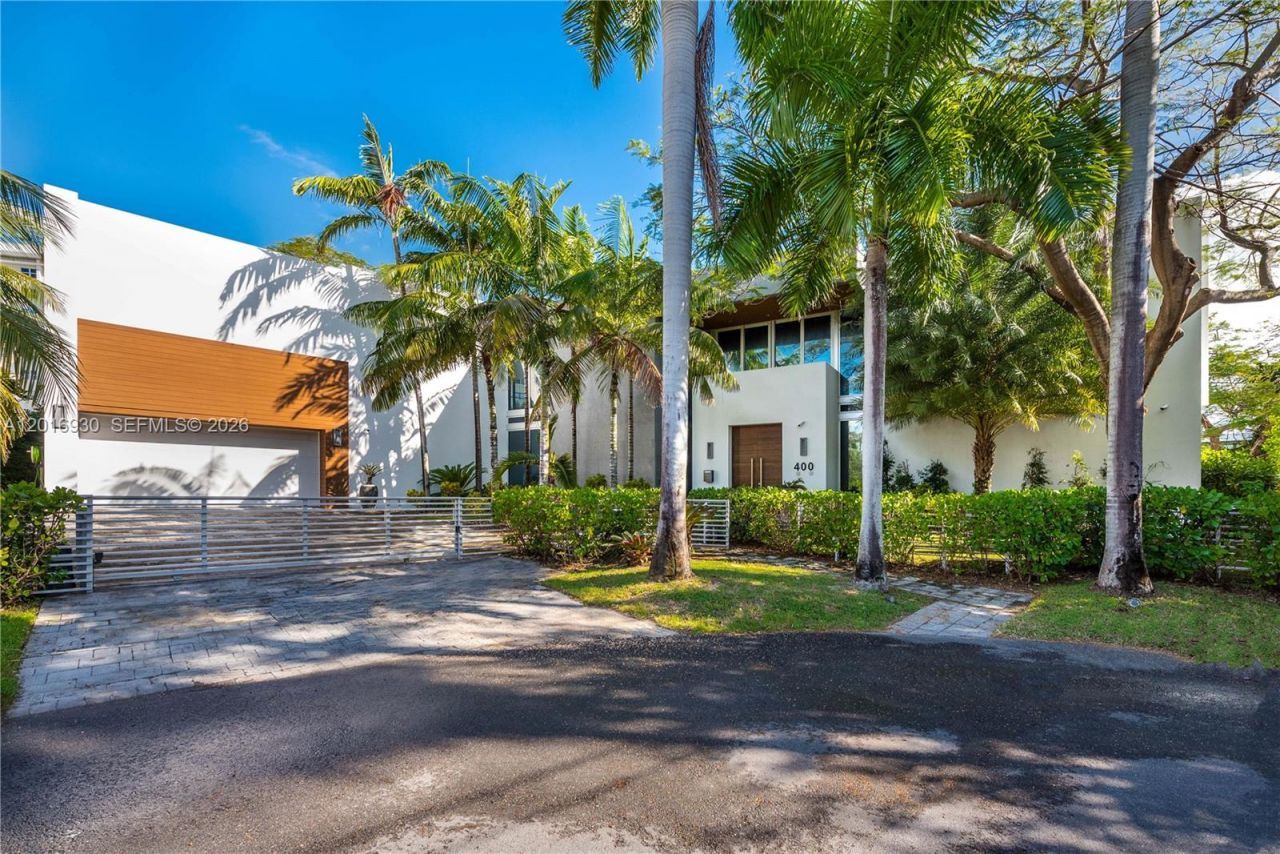 400 Tamarind Dr , Hallandale Beach, FL 33009 Photo