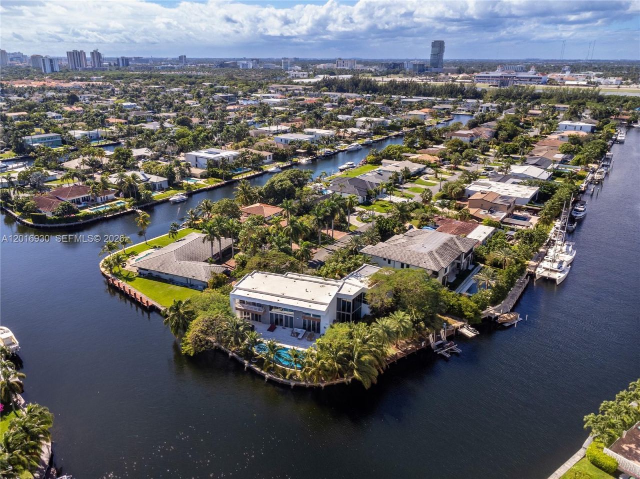 400 Tamarind Dr , Hallandale Beach, FL 33009 Photo