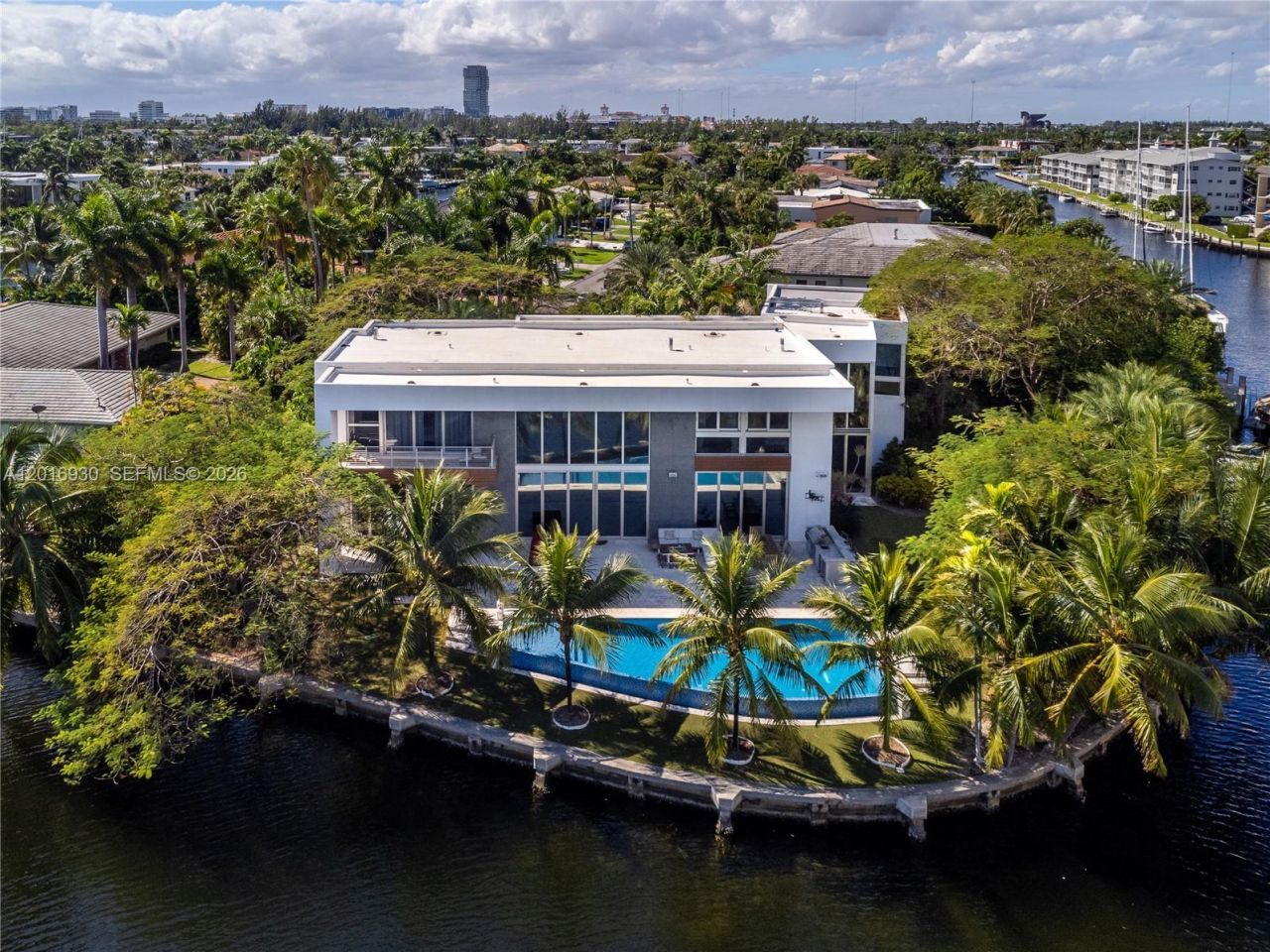 400 Tamarind Dr , Hallandale Beach, FL 33009 Photo