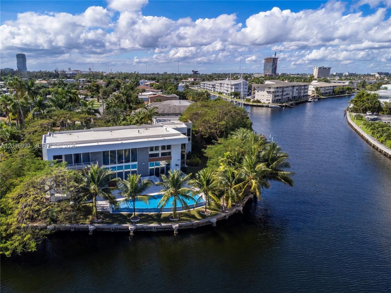 400 Tamarind Dr , Hallandale Beach, FL 33009 Photo