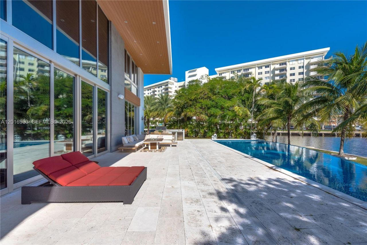 400 Tamarind Dr , Hallandale Beach, FL 33009 Photo