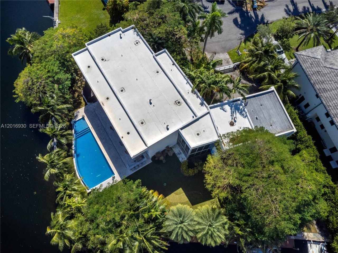400 Tamarind Dr , Hallandale Beach, FL 33009 Photo