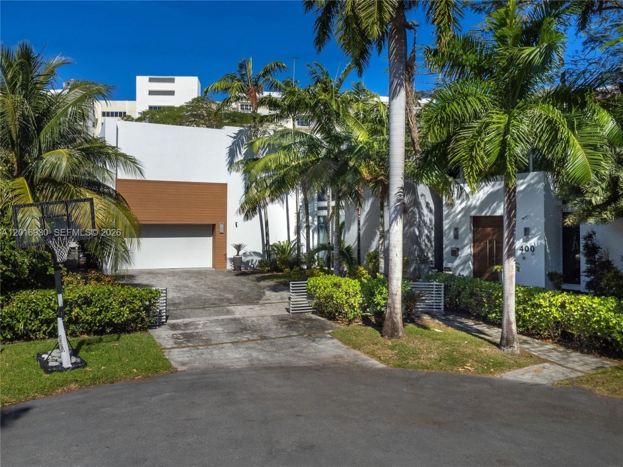 400 Tamarind Dr , Hallandale Beach, FL 33009 Photo
