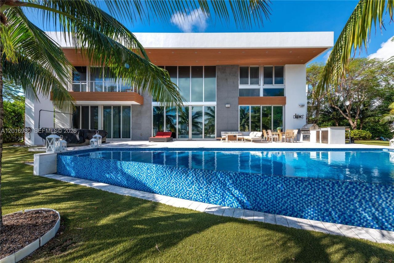 400 Tamarind Dr , Hallandale Beach, FL 33009 Photo