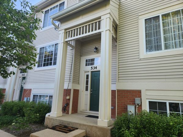 534 CARY WOODS Circle, Cary, IL 60013