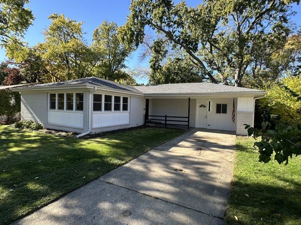 326 Indian Drive , Glen Ellyn, IL 60137
