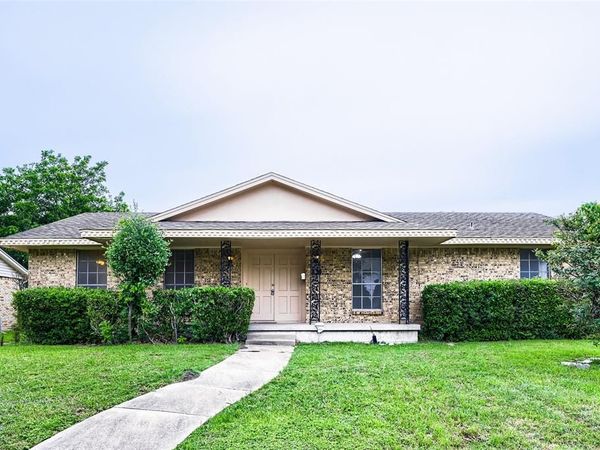 829 Poinsettia Drive, Lancaster, TX 75146
