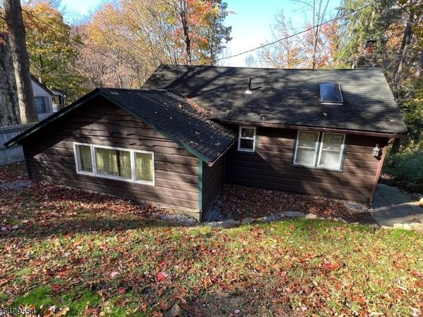 80 Glenside Trl, Byram, NJ 07871