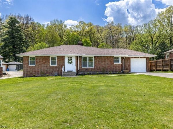96 E Ridgewood Drive , Seven Hills, OH 44131