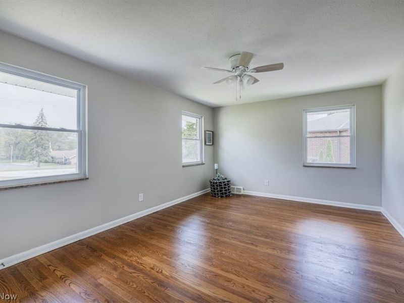 96 E Ridgewood Drive , Seven Hills, OH 44131 Photo 10
