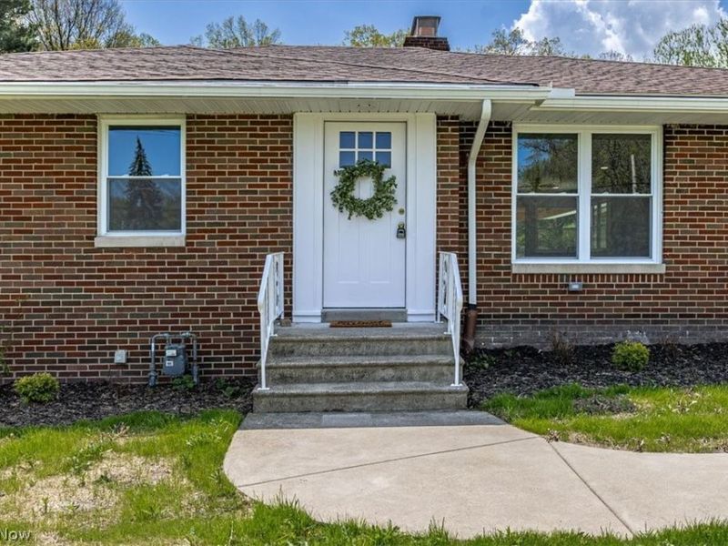 96 E Ridgewood Drive , Seven Hills, OH 44131 Photo 2